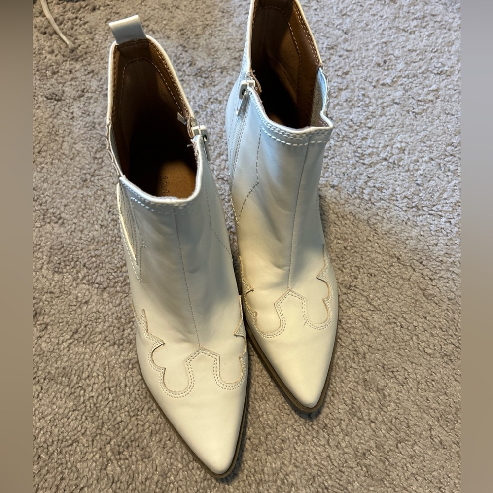 Women's Indigo Rd Alydia Contrasting Stitch Western Boots White SZ 8M